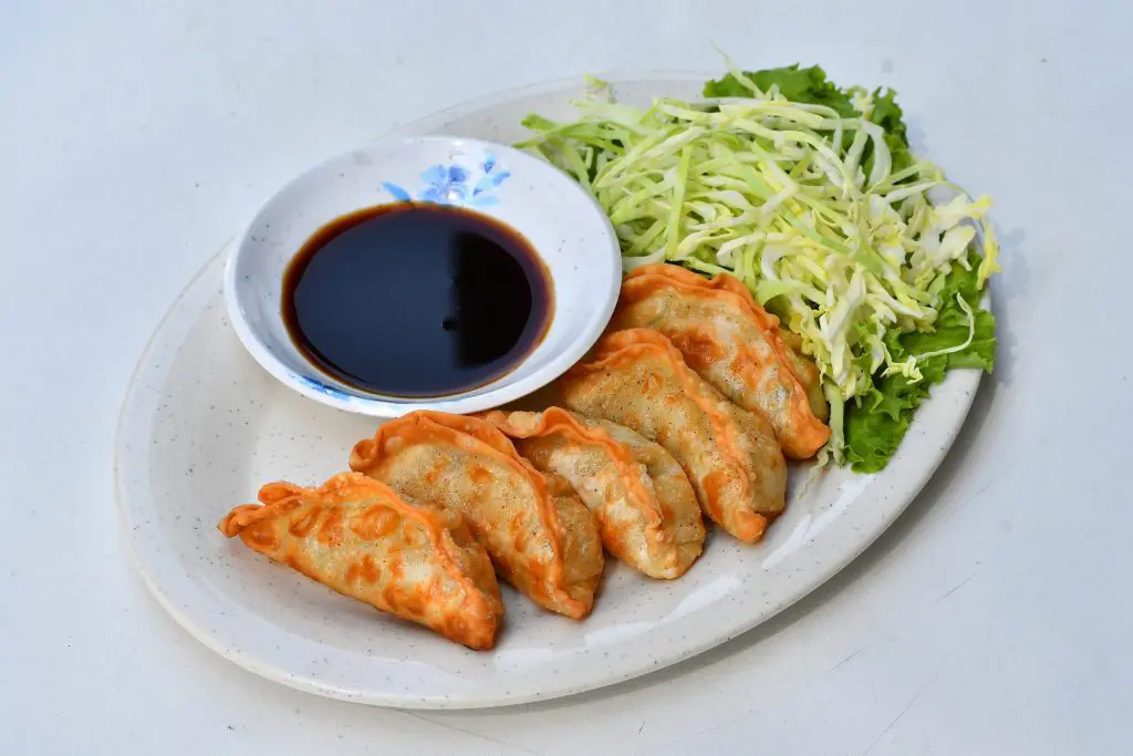 Gyoza (half moon-shaped deep fried dumplings), Source: ศรัณย์ สุชาติเจริญยิ่ง at Pixabay easy child-friendly japanese recipes